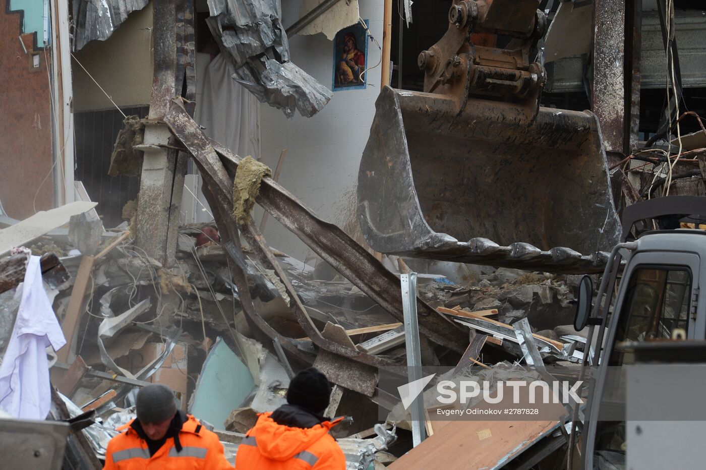 Demolishing illegal kiosks in Moscow
