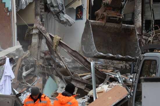 Demolishing illegal kiosks in Moscow