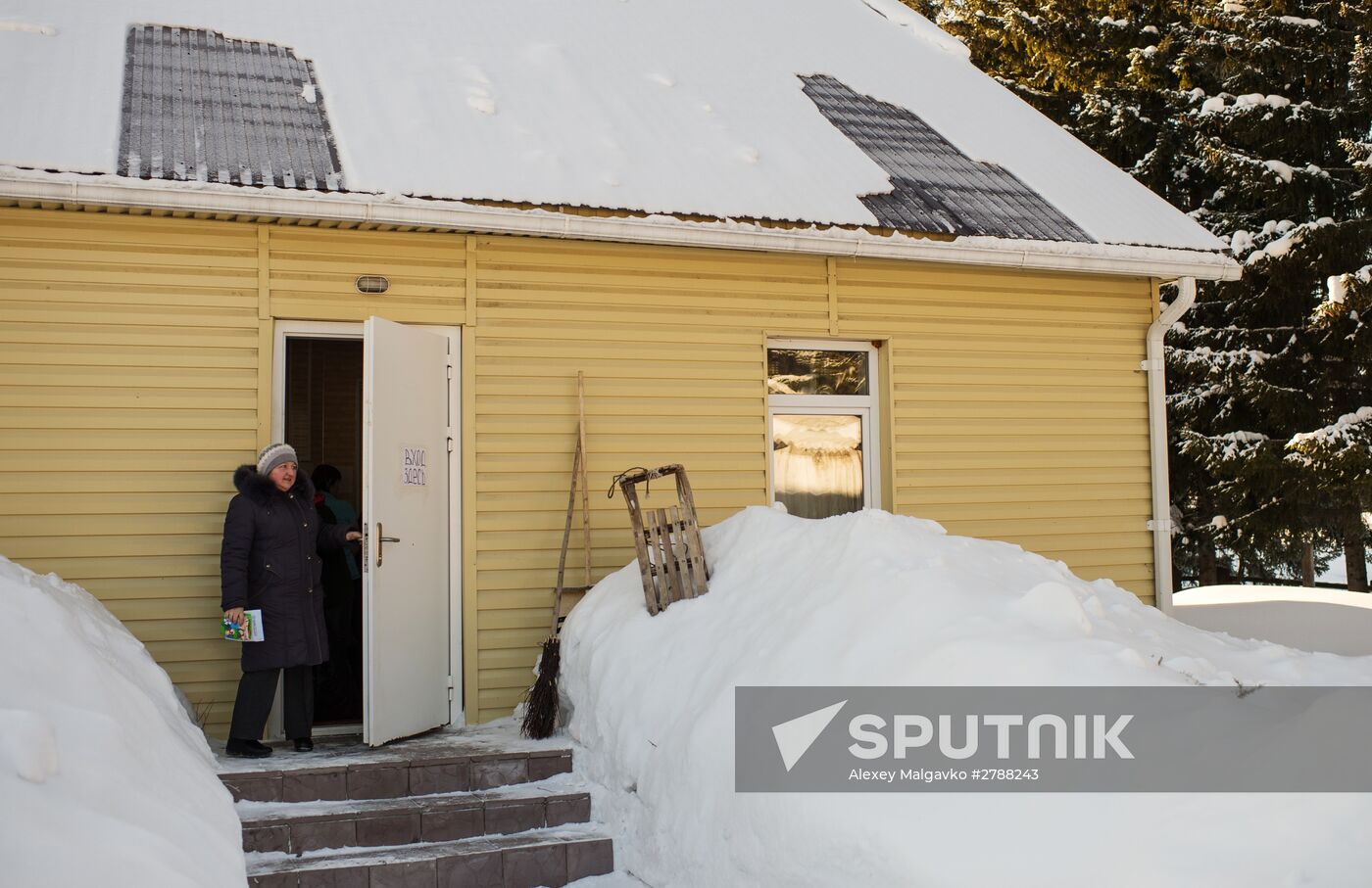 Omsk Surgery Clinic's mobile medical team in Litovka town