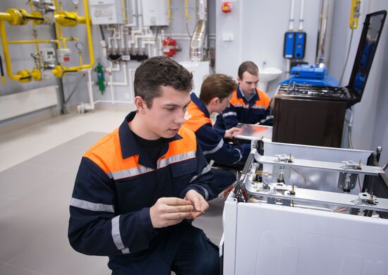 Moscow Mayor Sergei Sobyanin inspects renovated gas pressure control station