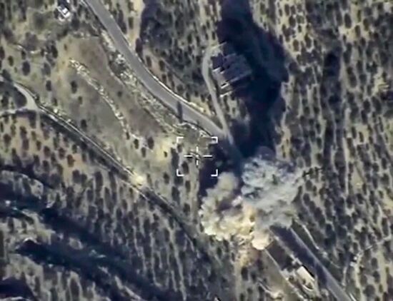 Russian Aerospace Forces destroy Daesh training camp