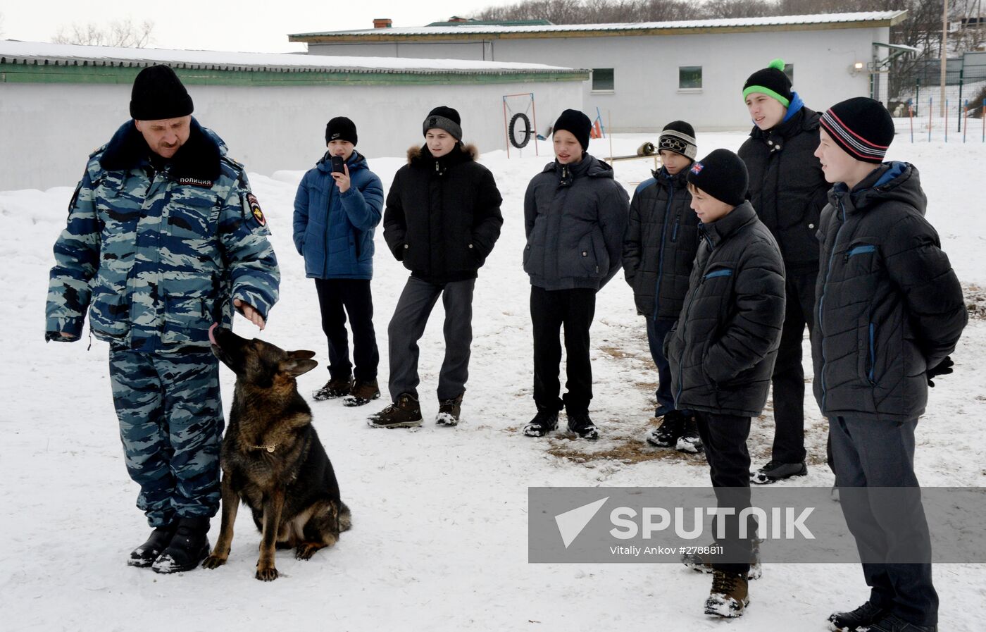 Orphanage children in Spassk-Dalny meet with rapid deployment special police