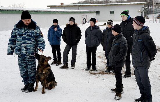 Orphanage children in Spassk-Dalny meet with rapid deployment special police