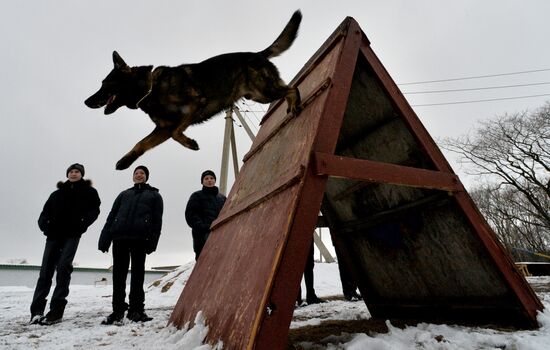 Orphanage children in Spassk-Dalny meet with rapid deployment special police