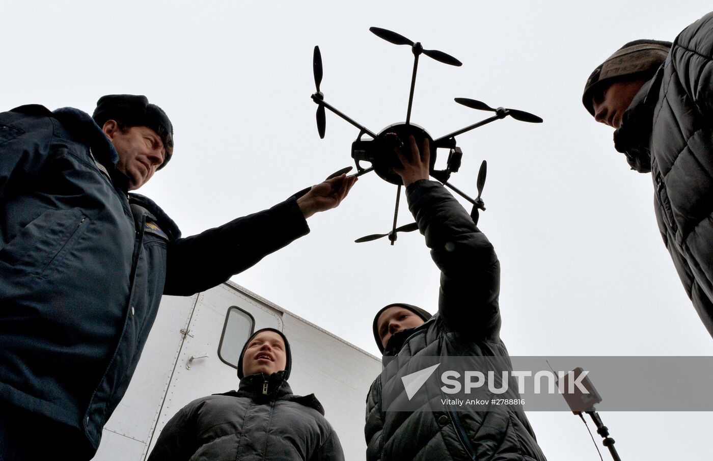 Orphanage children in Spassk-Dalny meet with rapid deployment special police