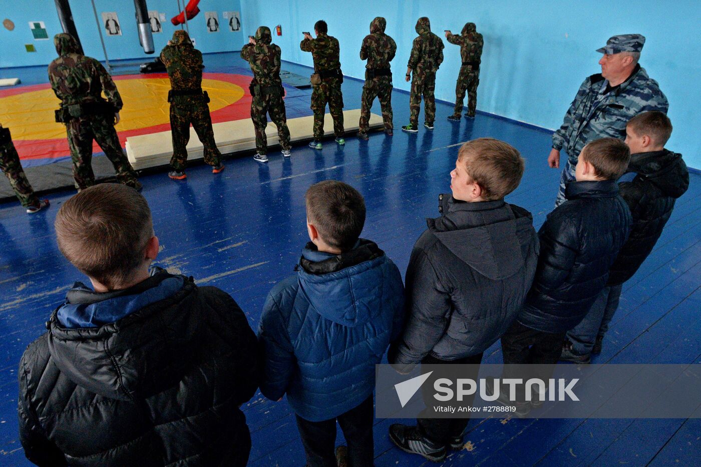 Orphanage children in Spassk-Dalny meet with rapid deployment special police