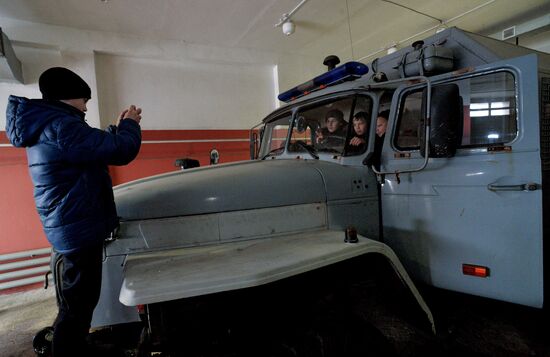 Orphanage children in Spassk-Dalny meet with rapid deployment special police