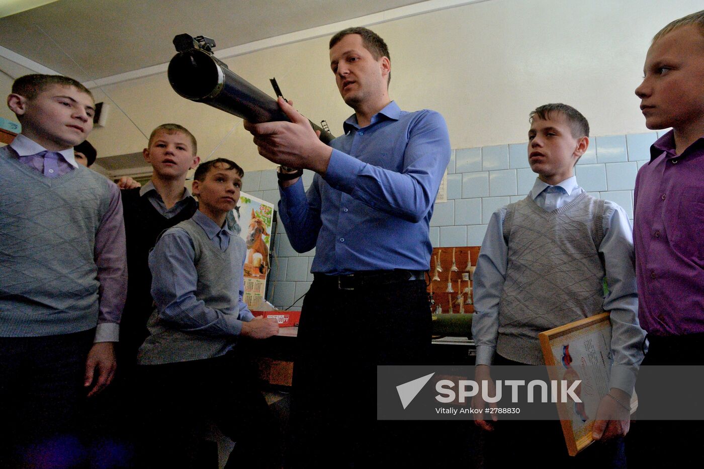 Orphanage children in Spassk-Dalny meet with rapid deployment special police