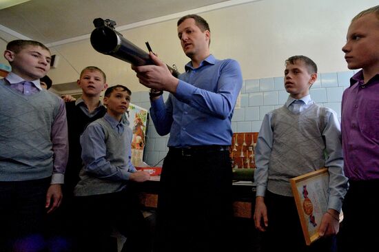 Orphanage children in Spassk-Dalny meet with rapid deployment special police