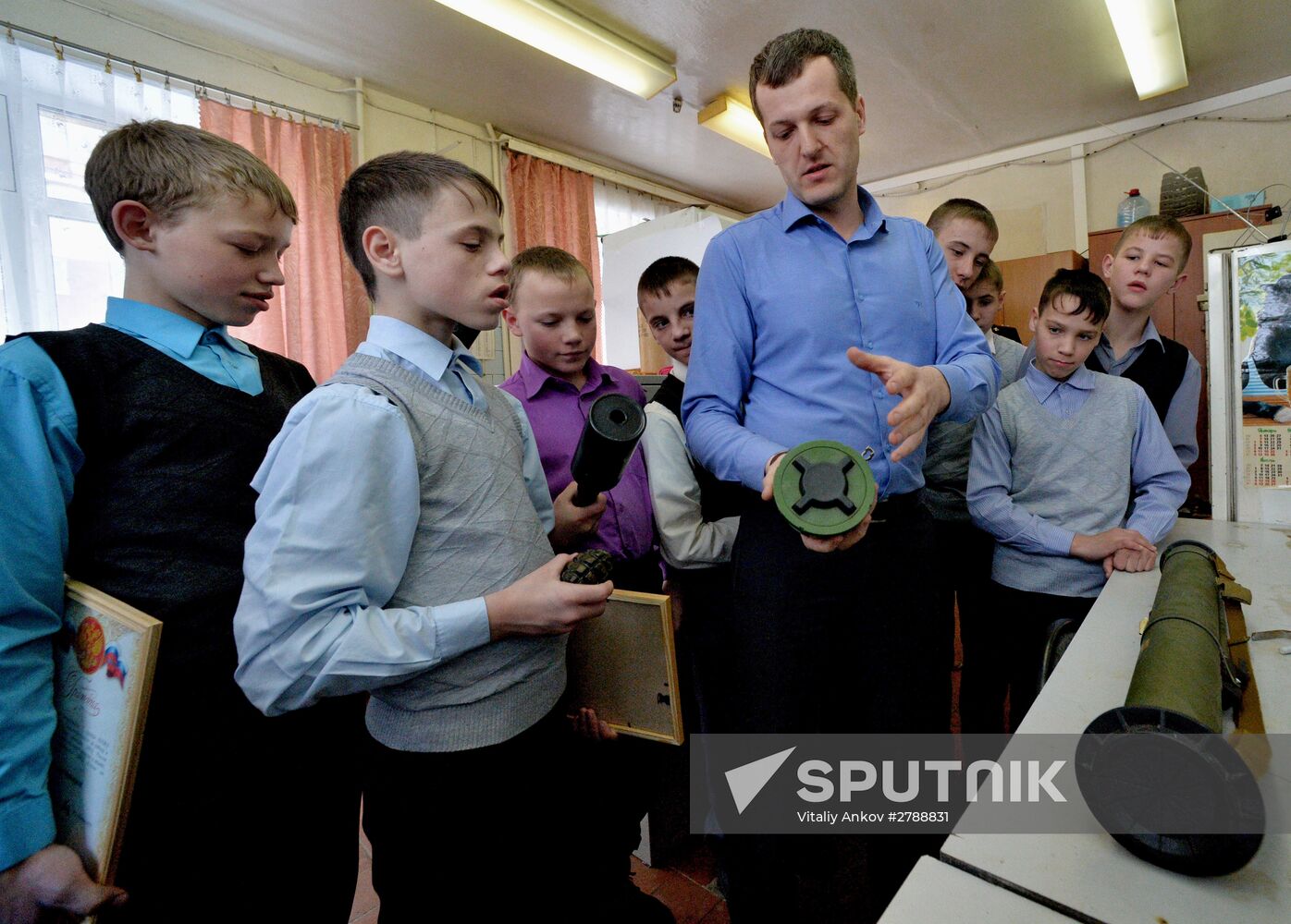 Orphanage children in Spassk-Dalny meet with rapid deployment special police