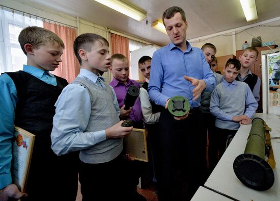 Orphanage children in Spassk-Dalny meet with rapid deployment special police