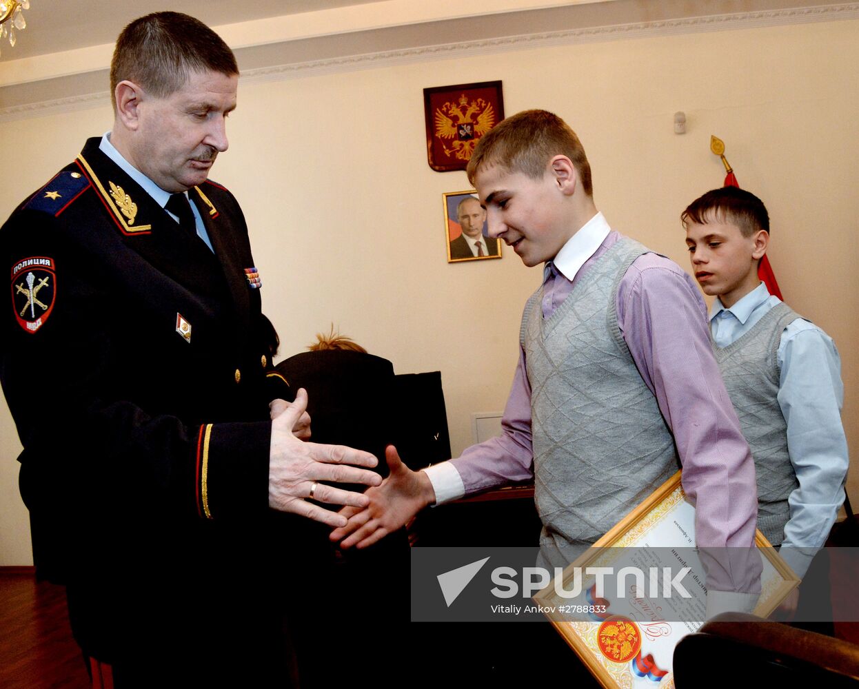 Orphanage children in Spassk-Dalny meet with rapid deployment special police