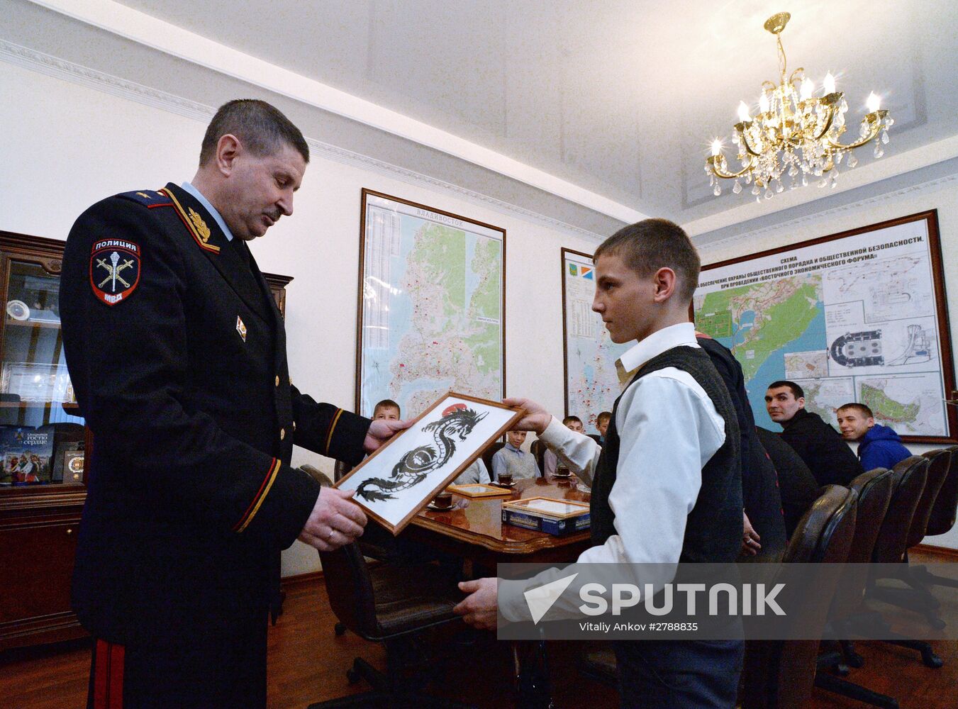 Orphanage children in Spassk-Dalny meet with rapid deployment special police