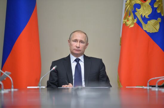 President Vladimir Putin receives reports on battleworthiness of South Military District forces