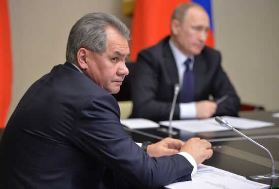 President Vladimir Putin receives reports on battleworthiness of South Military District forces