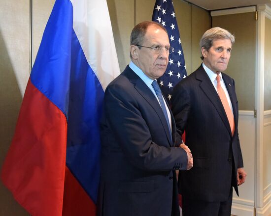 Russian Foreign Minister Sergei Lavrov meets with his US counterpart John Kerry