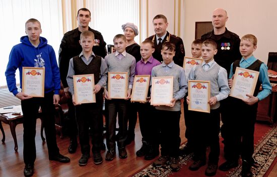 Orphanage children in Spassk-Dalny meet with rapid deployment special police