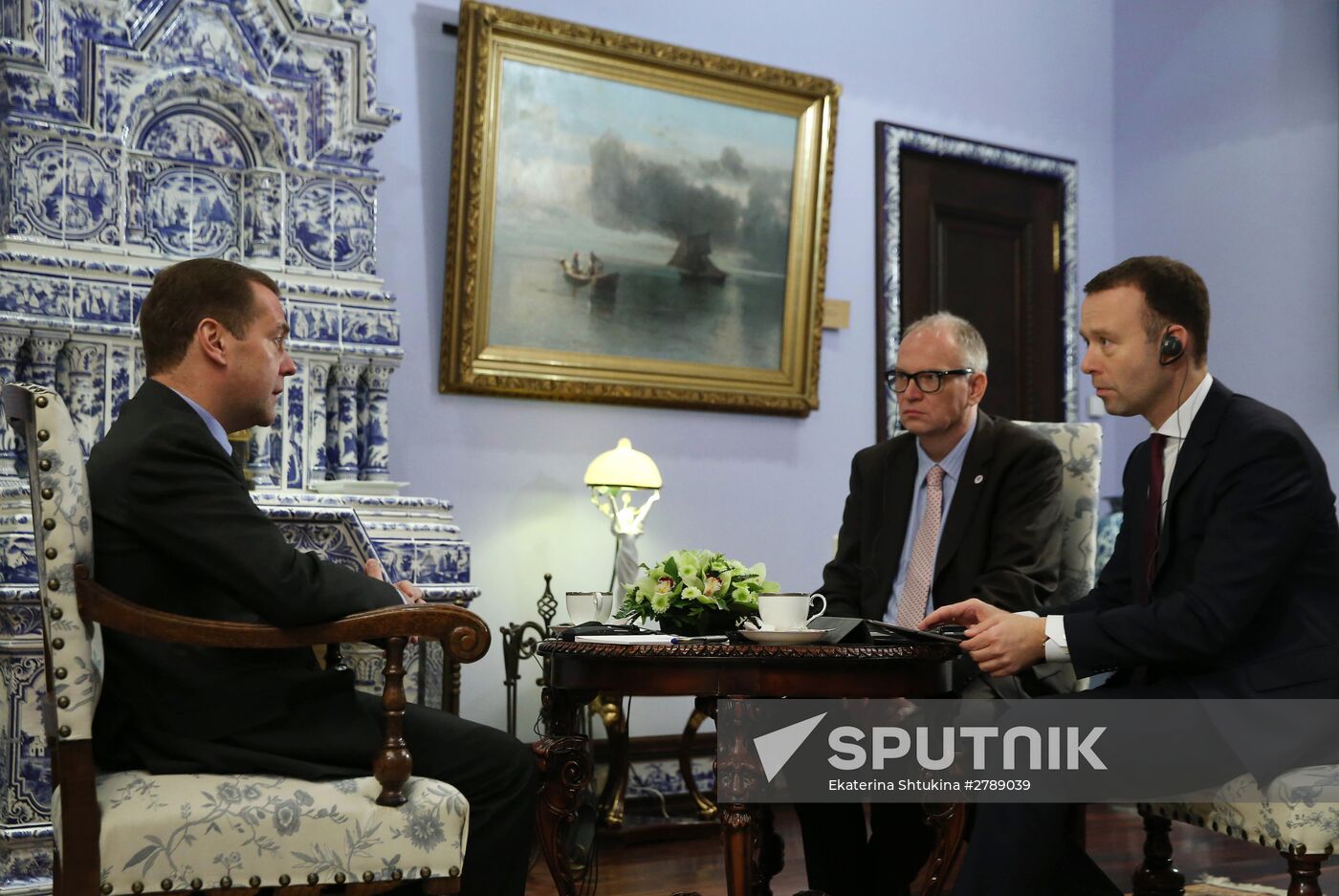Prime Minister Medvedev gives interview to German daily Handelsblatt