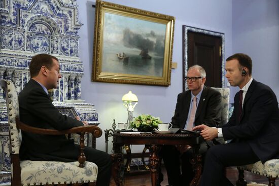 Prime Minister Medvedev gives interview to German daily Handelsblatt