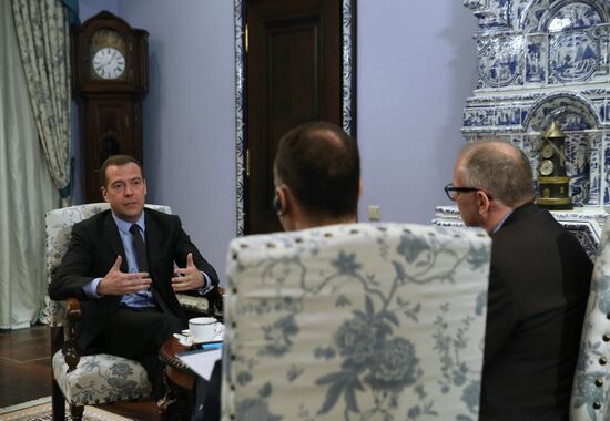 Prime Minister Medvedev gives interview to German daily Handelsblatt