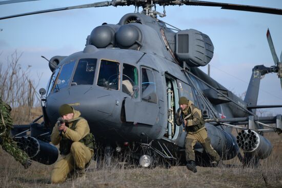 Motorized infantry exercise at Sernovodsky range