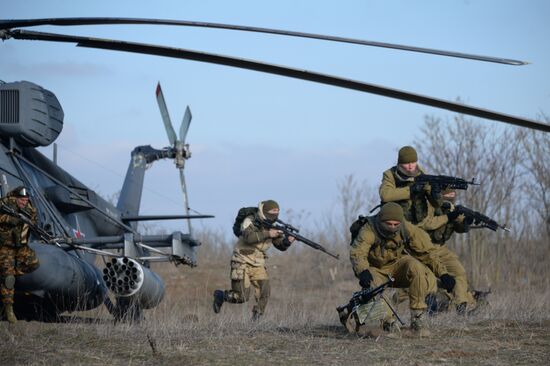 Motorized infantry exercise at Sernovodsky range