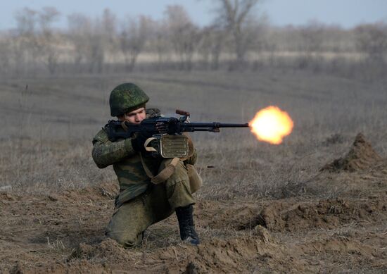 Motorized infantry exercise at Sernovodsky range