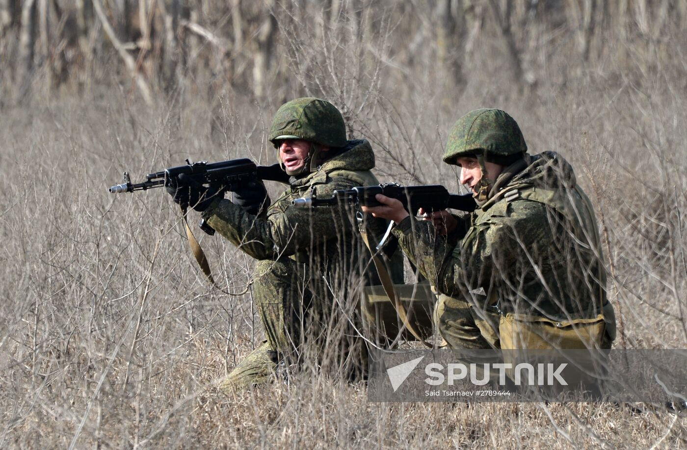 Motorized infantry exercise at Sernovodsky range