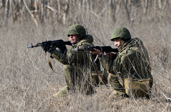 Motorized infantry exercise at Sernovodsky range