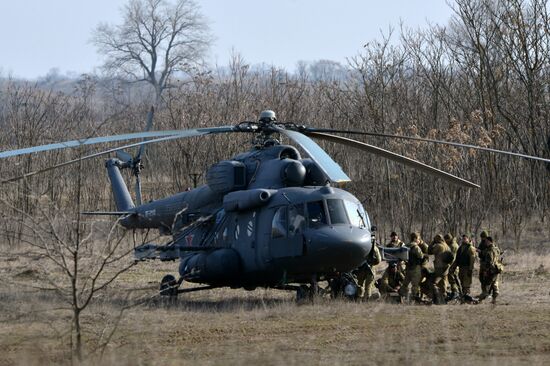 Motorized infantry exercise at Sernovodsky range