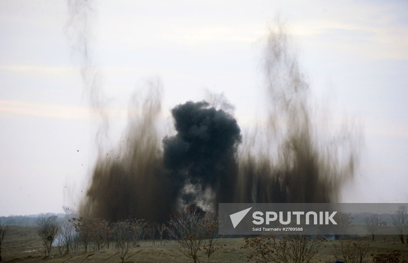 Motorized infantry exercise at Sernovodsky range