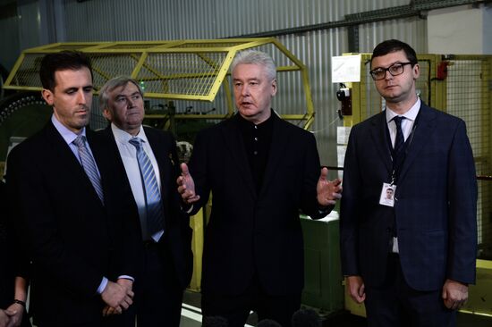 Moscow Mayor visits Moskabelmet company