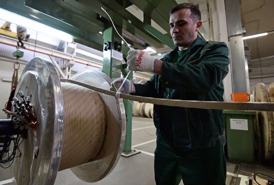 Moscow Mayor visits Moskabelmet company