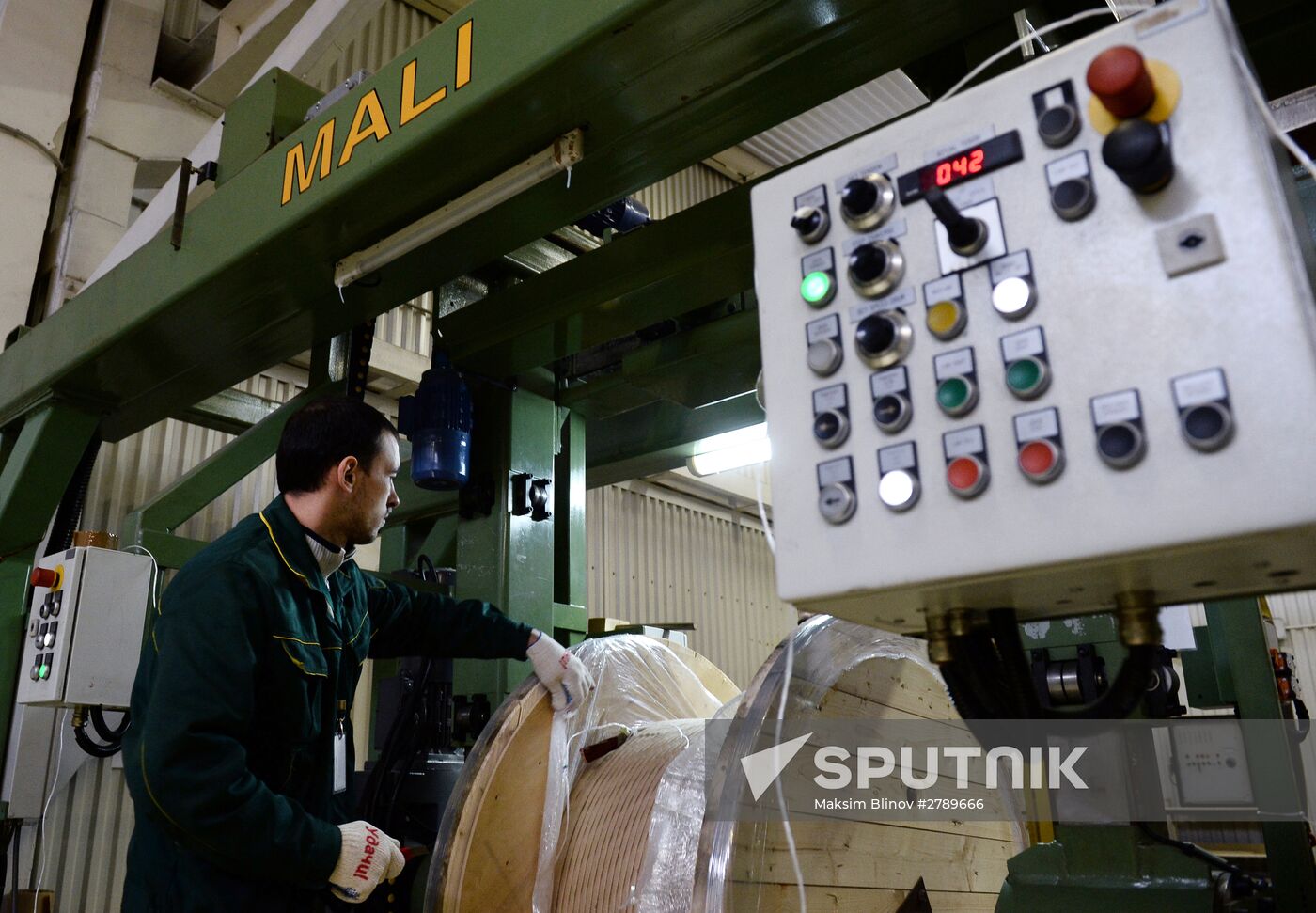 Moscow Mayor visits Moskabelmet company