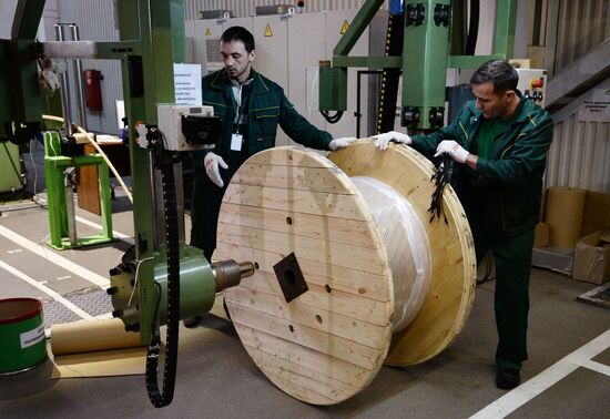 Moscow Mayor visits Moskabelmet company