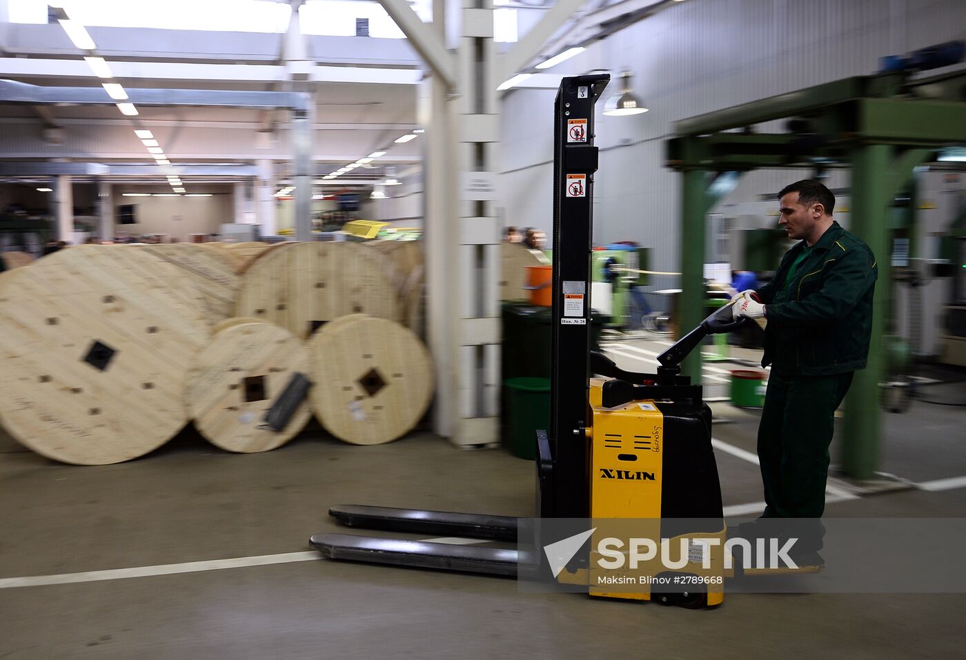 Moscow Mayor visits Moskabelmet company