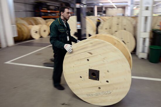 Moscow Mayor visits Moskabelmet company