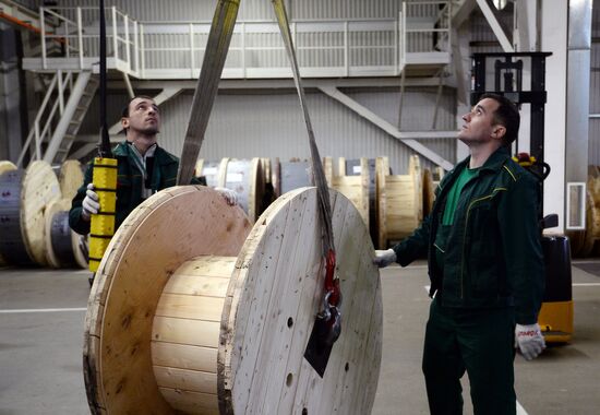 Moscow Mayor visits Moskabelmet company
