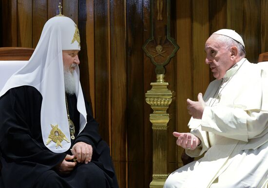 Patriarch Kirill meets Pope Francis