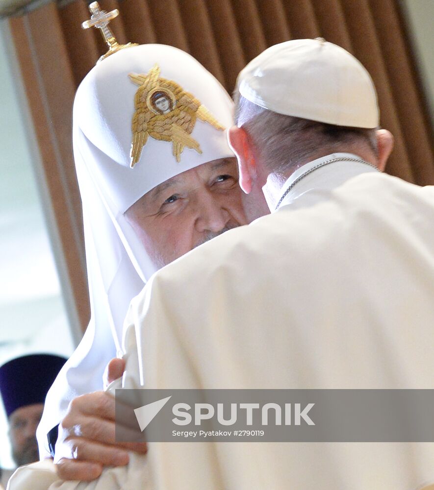 Patriarch Kirill meets Pope Francis