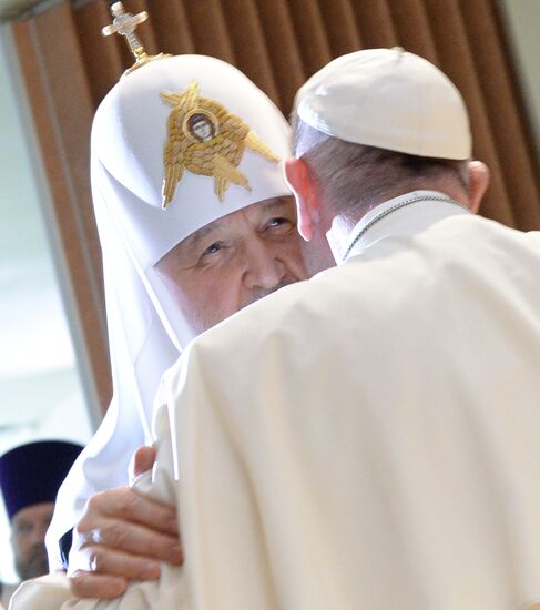 Patriarch Kirill meets Pope Francis