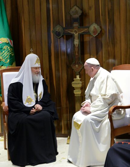 Patriarch Kirill meets Pope Francis