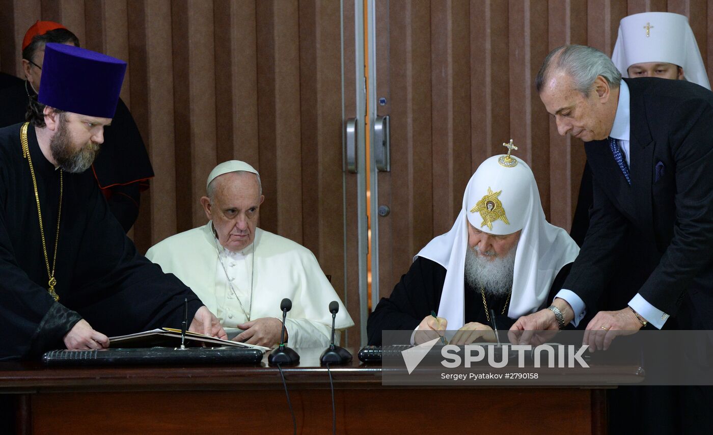 Patriarch Kirill meets Pope Francis