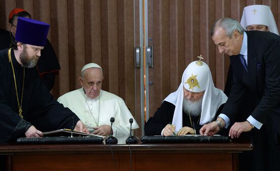 Patriarch Kirill meets Pope Francis