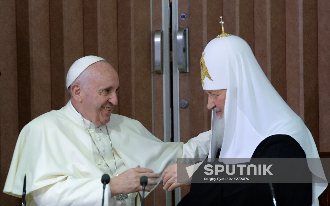 Patriarch Kirill meets Pope Francis