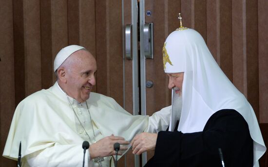 Patriarch Kirill meets Pope Francis