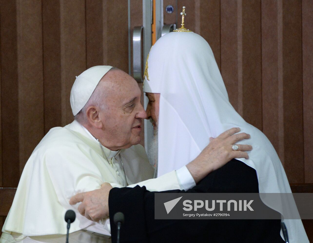 Patriarch Kirill meets Pope Francis