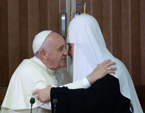 Patriarch Kirill meets Pope Francis