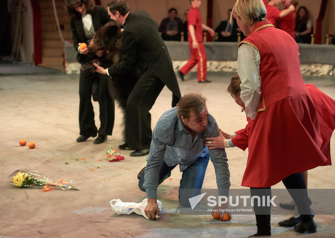 Premiere of new performance "Let there Always be SunShine" featuring clown Oleg Popov