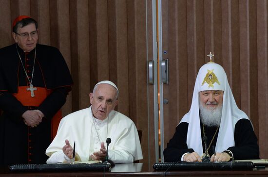 Patriarch Kirill meets Pope Francis